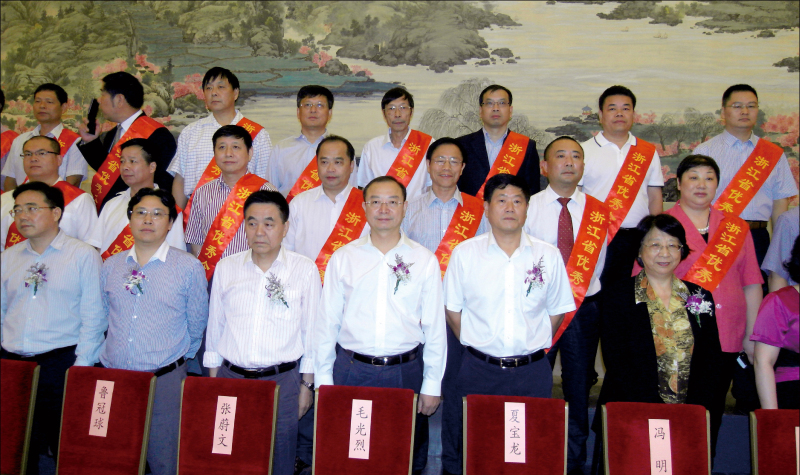 公司榮登2011、2012年度全國(guó)醫(yī)藥行業(yè)最具投資價(jià)值工業(yè)企業(yè)（非上市）前十強(qiáng)